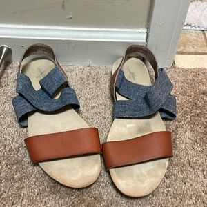 Universal thread, sandals